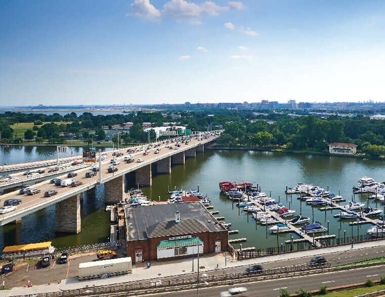 More Photos Of 445 12th St SW, Washington Office For Lease