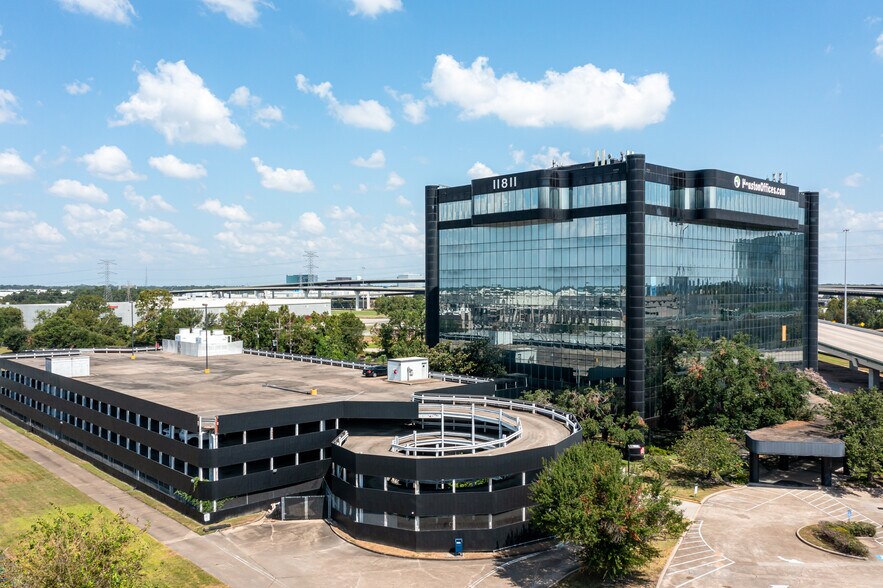 More Photos Of 11811 North Freeway, Houston Office For Lease