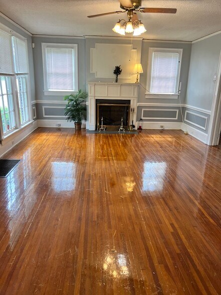 More Photos Of 501 W Garrison Blvd, Gastonia Office Residential For Lease