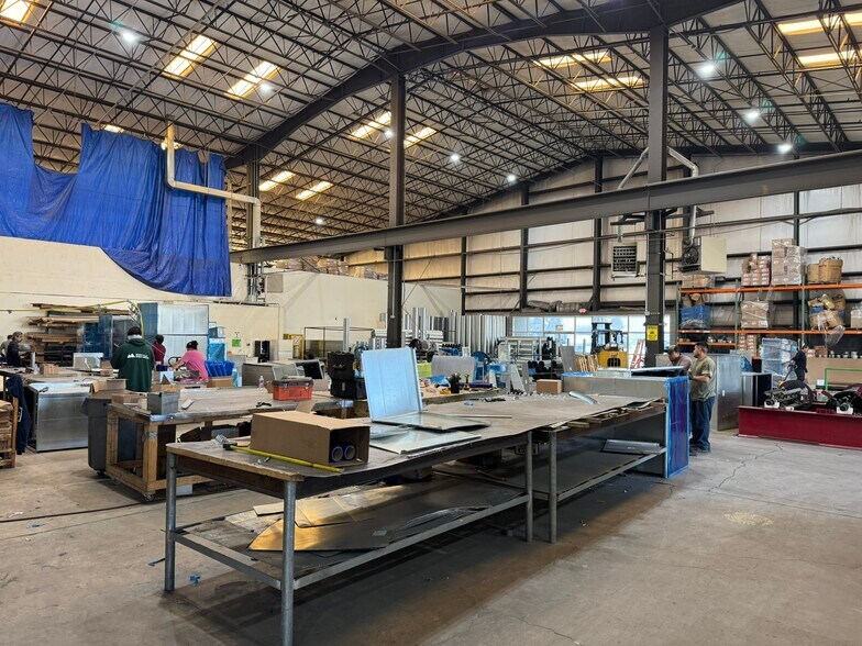 More Photos Of 520 Jack Enders Blvd, Berryville Flex For Lease
