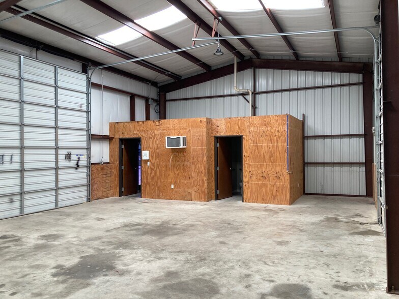 More Photos Of 1919 Golden Heights Rd, Fort Worth Unknown For Lease