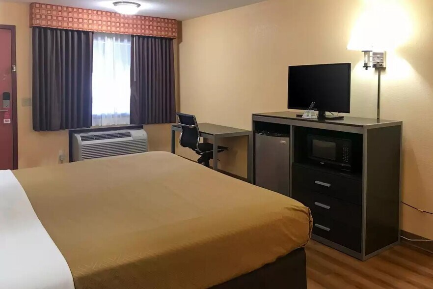 More Photos Of 2122 S Ok-74 Hwy, Purcell Hotel For Sale