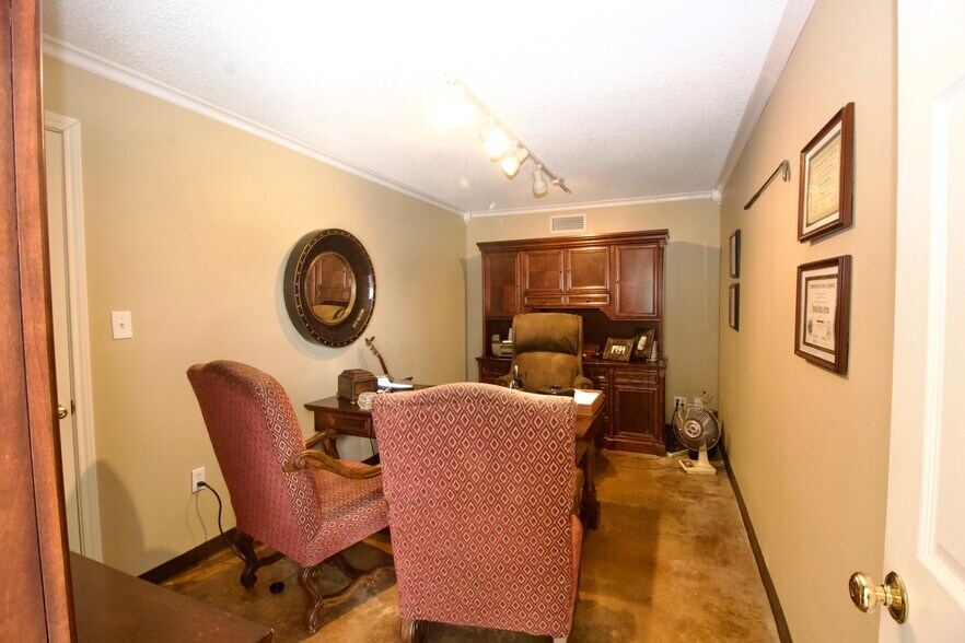 More Photos Of 2320 N Galveston Ave, Pearland Specialty For Sale