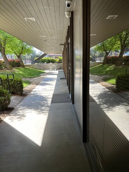 More Photos Of 191 W Shaw Ave, Fresno Office For Lease