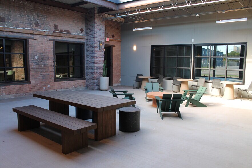 More Photos Of 4320 Main St, Dallas Loft Creative Space For Sale