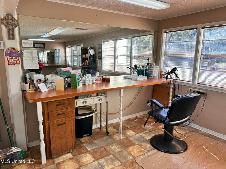 More Photos Of 415 Old Pass Rd, Long Beach Freestanding For Sale