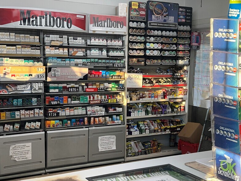 More Photos Of 524 S Main St, Newkirk Service Station For Sale