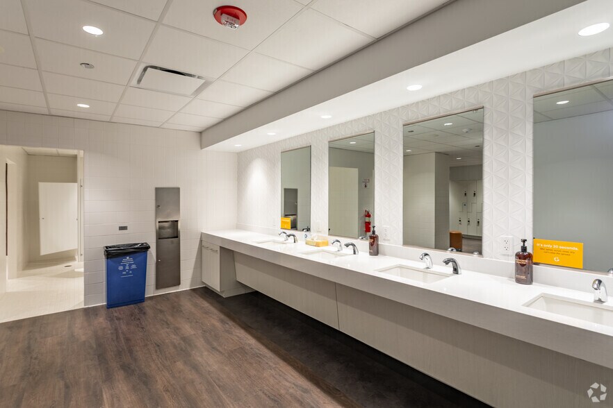 More Photos Of 8600 W Bryn Mawr Ave, Chicago Office For Lease