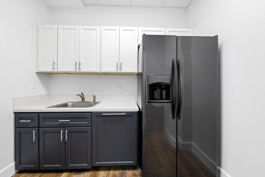 More Photos Of 2465 Mercer Ave, West Palm Beach Office For Lease