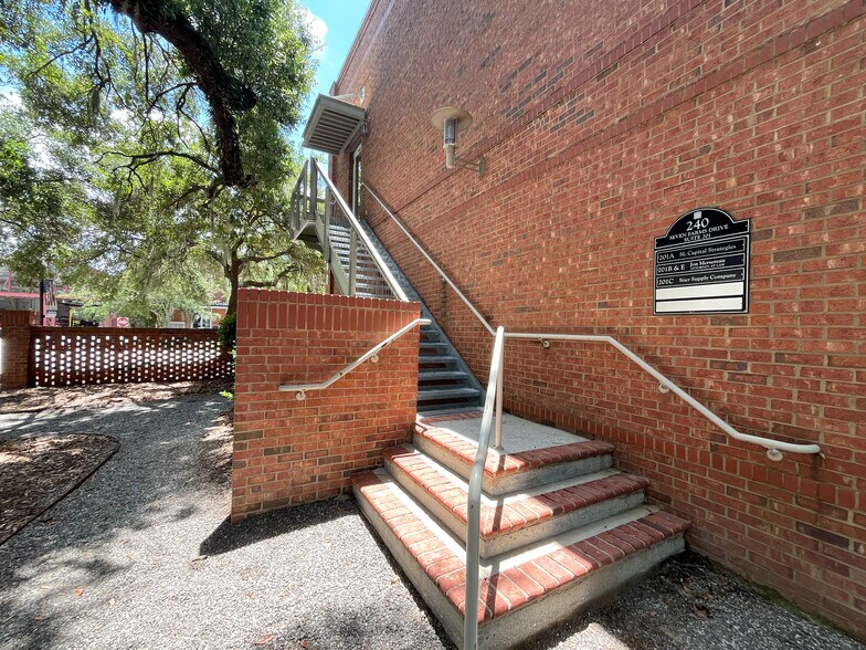 More Photos Of 240 Seven Farms Dr, Daniel Island Office For Sale