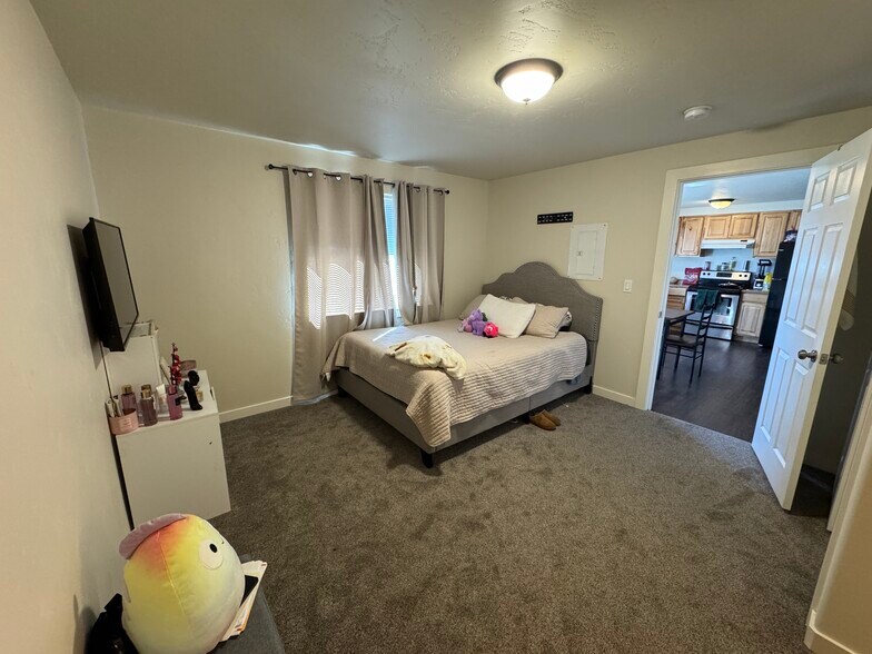 More Photos Of 2908 NW Canal Blvd, Redmond Specialty For Sale