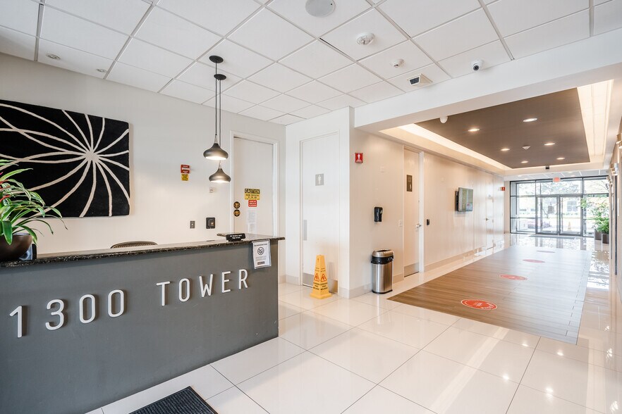 More Photos Of 1300 W Mockingbird Ln, Dallas Office For Lease