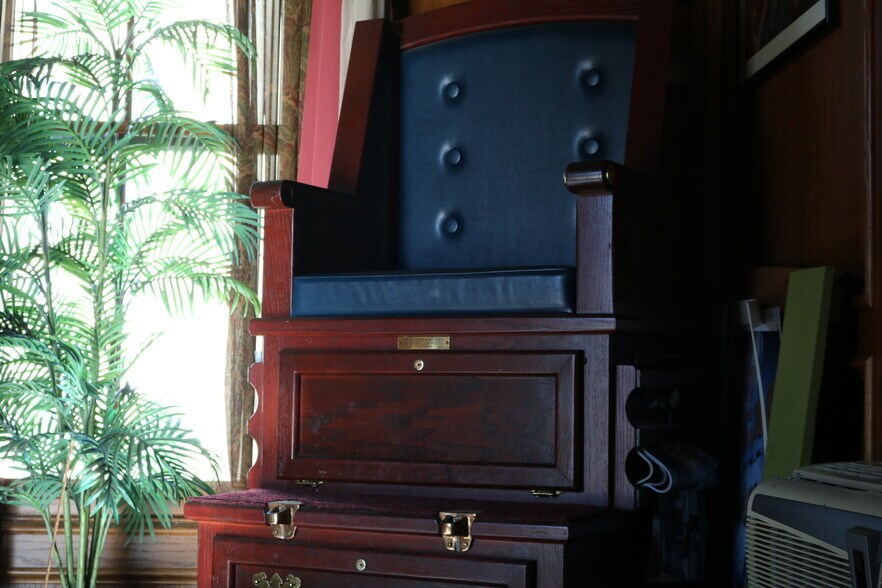 More Photos Of 111 E Erwin St, Tyler Storefront Retail Office For Sale