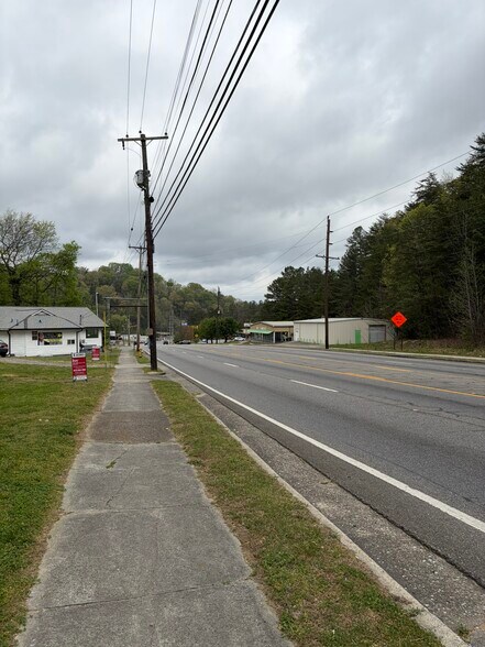 More Photos Of 823 Chickamauga Ave, Rossville Office For Lease