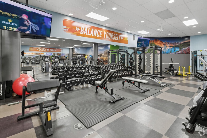 More Photos Of 10153 King George Blvd, Surrey Unknown For Lease