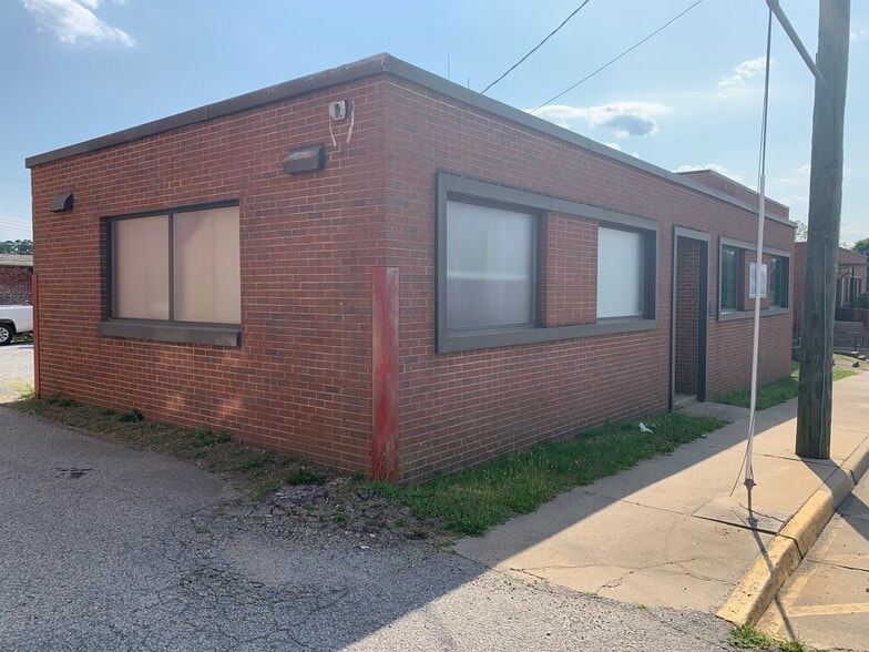 More Photos Of 109 W Atlantic St, South Hill Storefront Retail Office For Sale