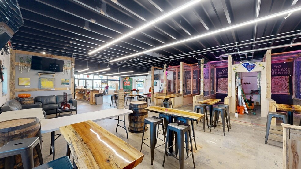 More Photos Of 112 Academy St, Fort Mill Freestanding For Lease