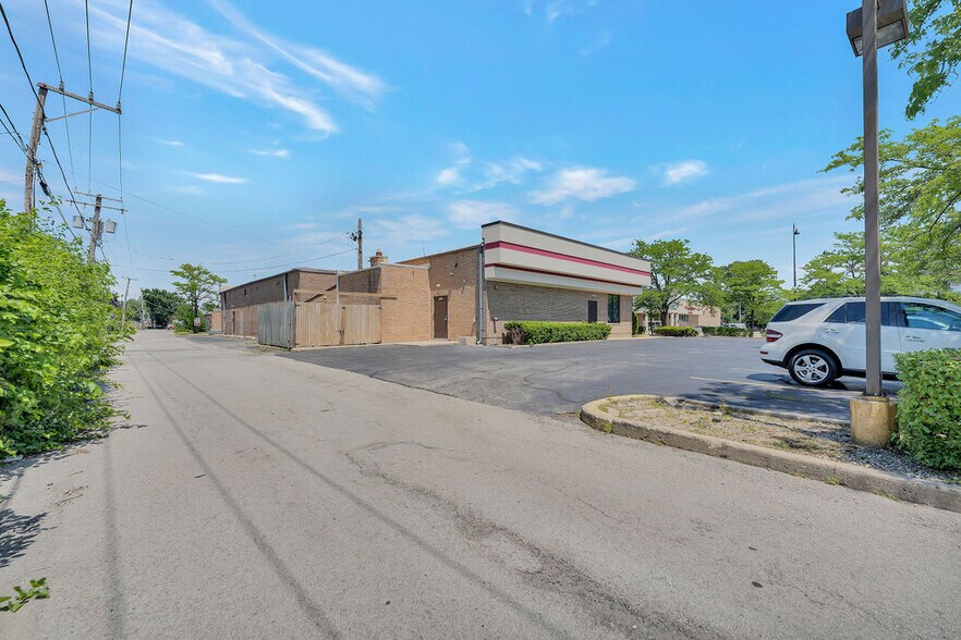 More Photos Of 9300 Waukegan Rd, Morton Grove Medical For Sale
