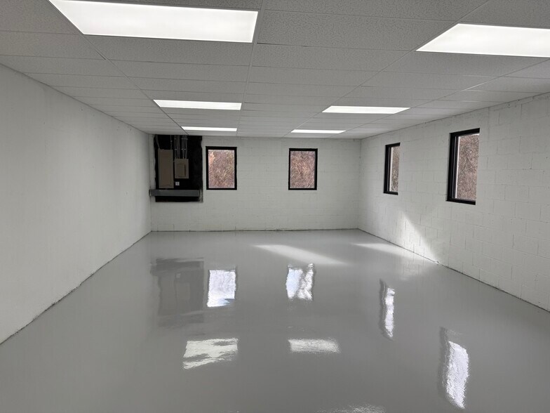 More Photos Of 305 W Stiger St, Hackettstown Manufacturing For Lease