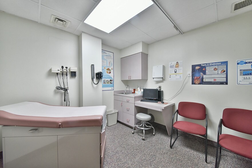 More Photos Of 1805 SE Lake Weir Ave, Ocala Medical For Sale