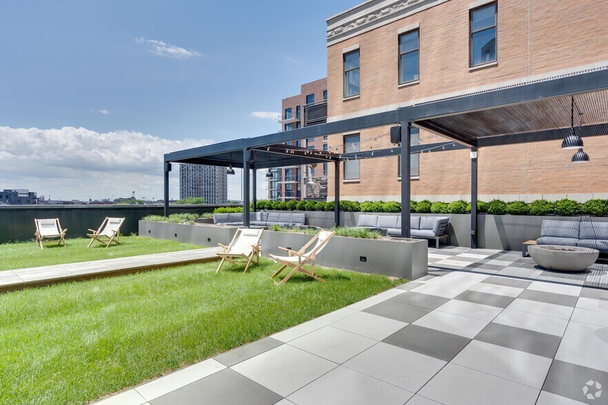 More Photos Of 730 N Milwaukee Ave, Chicago Apartments For Lease