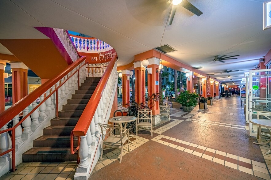 More Photos Of 483 Mandalay Ave, Clearwater Beach General Retail For Lease