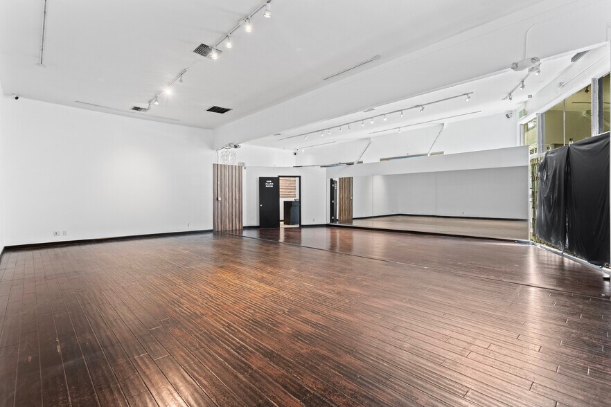 More Photos Of 5148-5152 Lankershim Blvd, North Hollywood Storefront For Sale