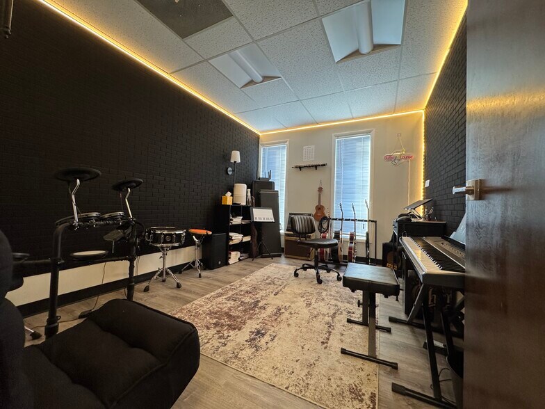 More Photos Of 5 Hillandale Ave, Stamford Office Residential For Lease