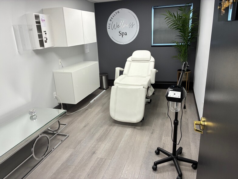 More Photos Of 245 Old Hook Rd, Westwood Office For Lease