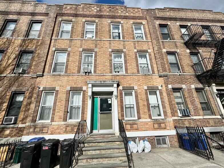 Primary Photo Of 3444 43rd St, Long Island City Apartments For Sale