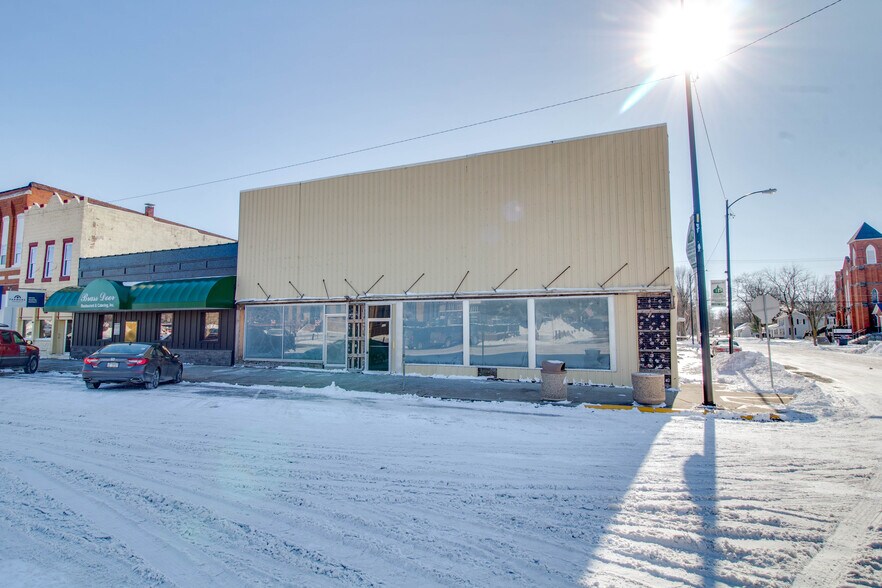 More Photos Of 531-533 N Main St, Carrollton General Retail For Sale