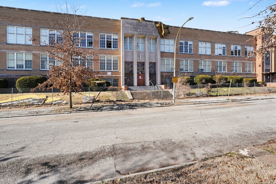 Primary Photo Of 4253 Clarence Blf, Saint Louis Specialty For Sale