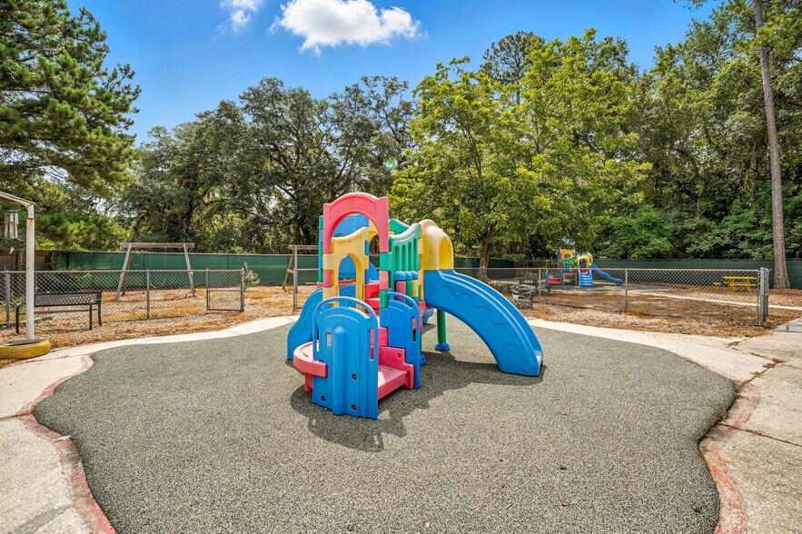 More Photos Of 4310 Barkoskie Rd, Jacksonville Daycare Center For Sale