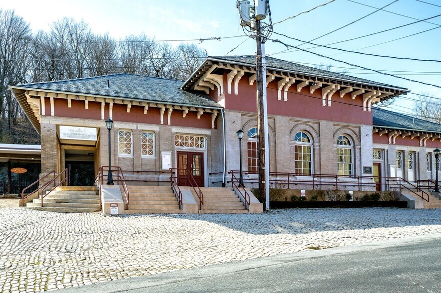 Primary Photo Of 12 Middlebrook Ave, Staunton Restaurant For Lease