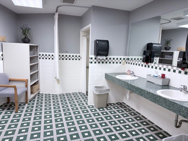 More Photos Of 13800 E Michigan Ave, Galesburg Office For Lease