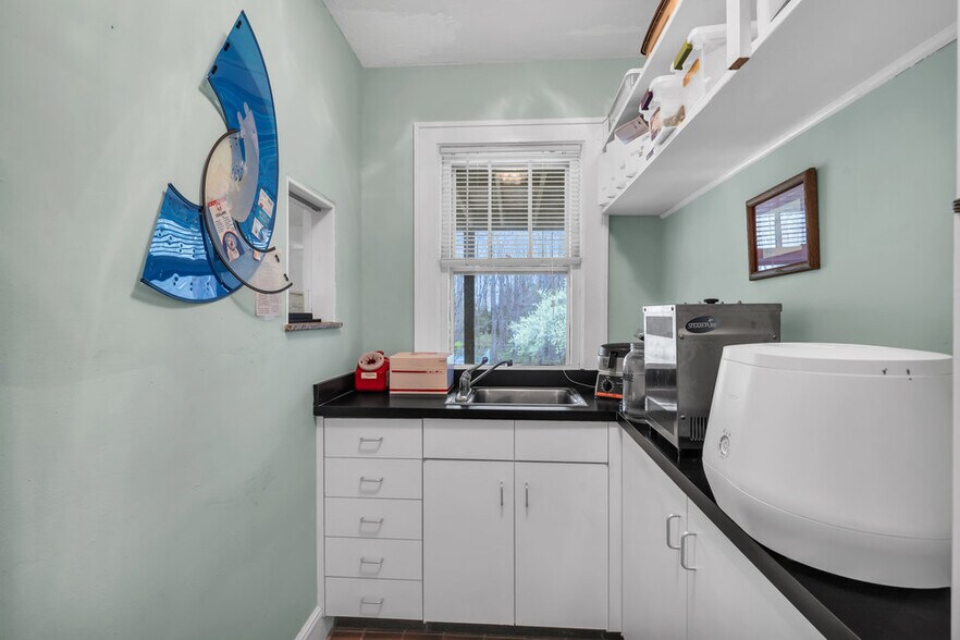 More Photos Of 261 Rt 34, Colts Neck Veterinarian Kennel For Sale