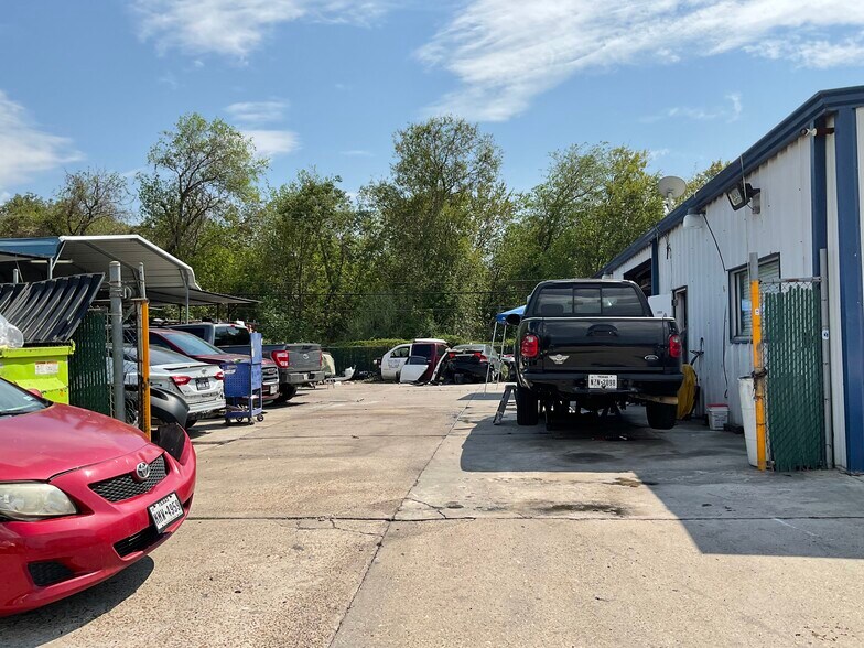 More Photos Of 1517 W Main St, La Porte Auto Repair For Sale