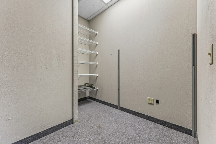 More Photos Of 1006 E Colby St, Whitehall Storefront Retail Office For Sale