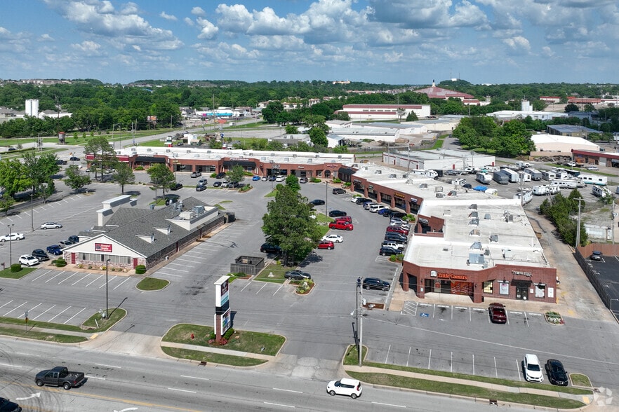 More Photos Of 697-845 N Aspen Ave, Broken Arrow Unknown For Lease