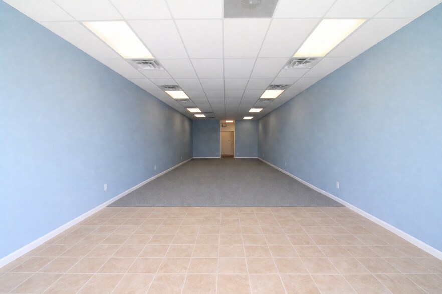 More Photos Of 40-60 W Palatine Rd, Palatine Unknown For Lease