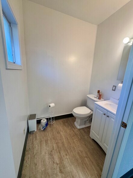 More Photos Of 6680 Bay Laurel Pl, Avila Beach Office For Lease