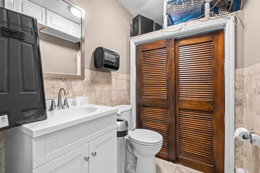 More Photos Of 4546 Hylan Blvd, Staten Island Medical For Sale