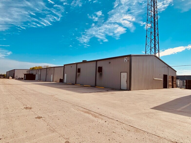 More Photos Of 15064 University Dr, Forney Warehouse For Lease