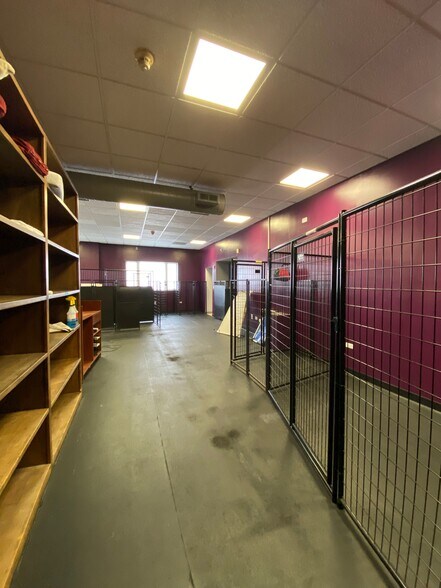 More Photos Of 703 Childs St, Wheaton Veterinarian Kennel For Lease