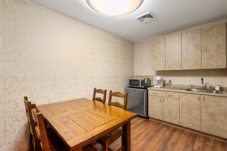 More Photos Of 29 Green St, Huntington Medical For Sale