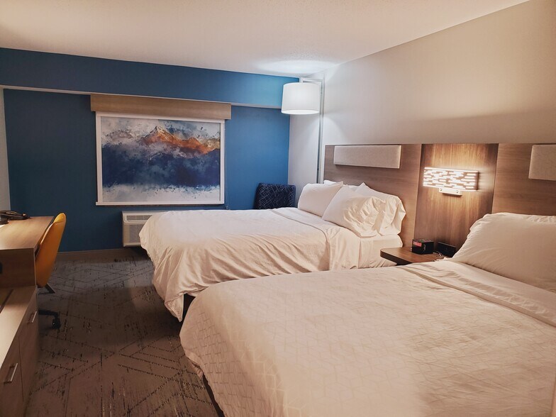 More Photos Of 3695 PA-31 East, Donegal Hotel For Sale
