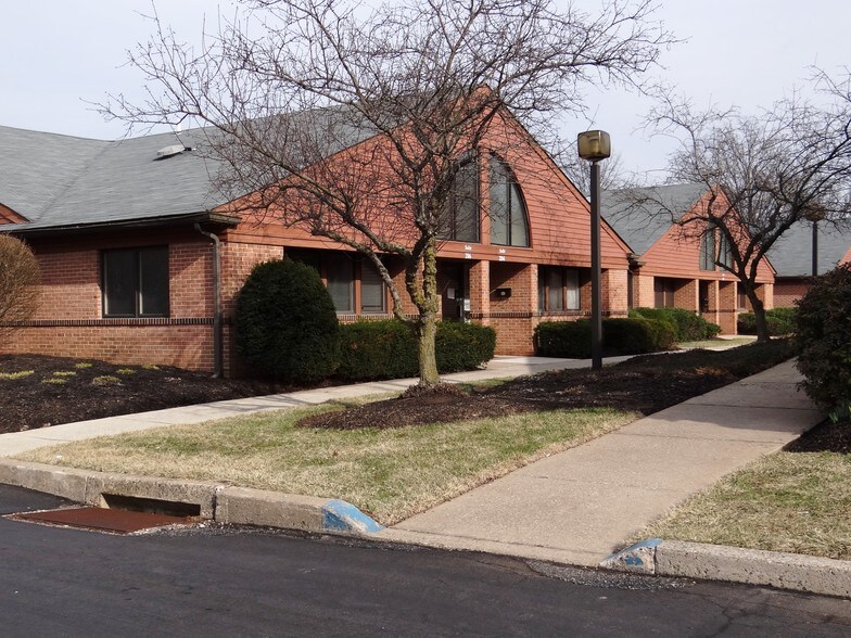 More Photos Of 402 Middletown Blvd, Langhorne Medical For Lease