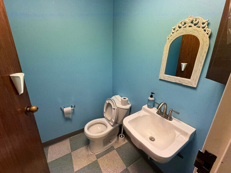 More Photos Of 3114 Old Denton Rd, Carrollton Specialty For Sale