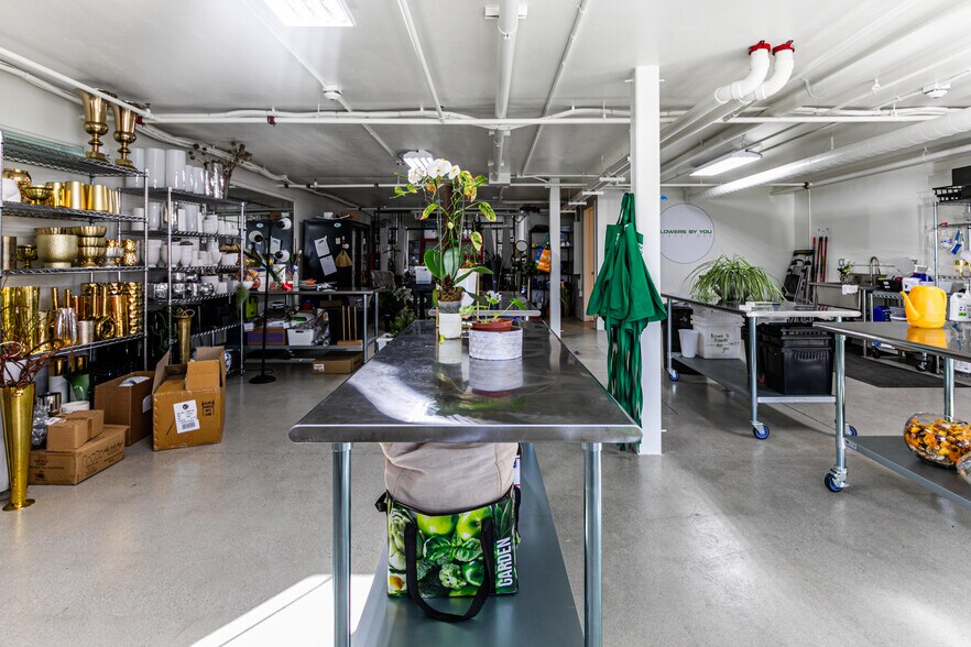 More Photos Of 4554 Forestdale Dr, Park City Light Distribution For Lease