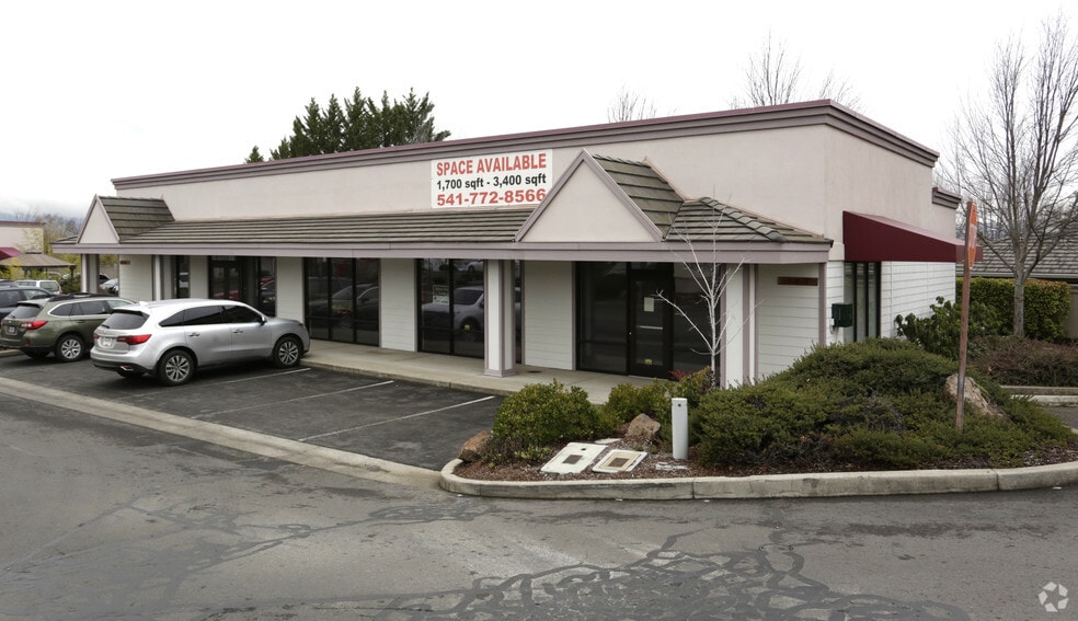 More Photos Of 930-980 N Phoenix Rd, Medford Unknown For Lease